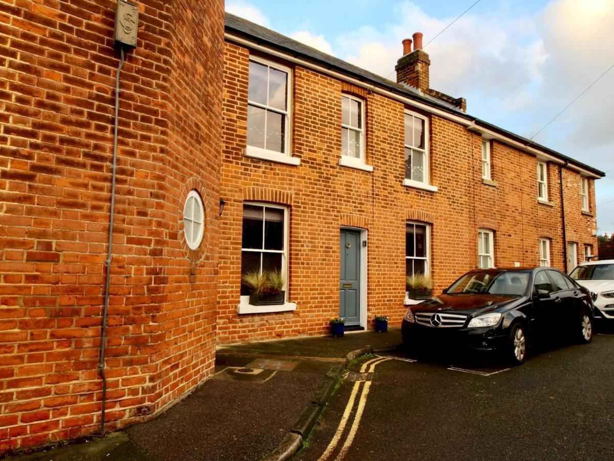 A Character Cottage In Historical Canterbury Exterior photo